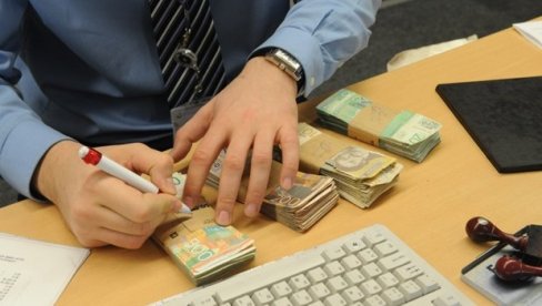 MAŠTALI SMO NEKAD O 500 EVRA Vučić: Za godinu ipo dana prosečna plata biće 1000 evra
