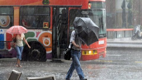 ЕКИПЕ ЋЕ ДЕЖУРАТИ 24 САТА: Сва комунална предузећа у Београду су у приправности због кише