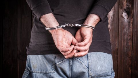 ПРОВАЛИО У КУЋУ СТАРИЈЕ ЖЕНЕ И ОДНЕО НАКИТ? Полиција у Темерину ухапсила мушкарца осумњиченог за крађу