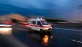 HOROR SCENA U ČAČKU: Devojka pala sa motora, teško se povredila, vozač je ostavio da leži na trotoaru i pobegao