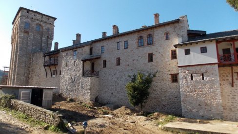 PODVIG IZ HILANDARA: Krenula ubedljivo najduža litija za odbranu svetinja u Crnoj Gori