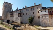PODVIG IZ HILANDARA: Krenula ubedljivo najduža litija za odbranu svetinja u Crnoj Gori