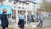 SKANDALOZAN POTEZ LAŽNE DRŽAVE: Policija upala u Dom zdravlja u Štrpcu, traže vakcine protiv korone!