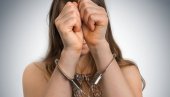 “MALO” SU PILI, PA SU SE POSVAĐALI: Novosađanki pritvor zbog napada nožem na nevenčanog supruga