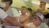HAOS NA LETU ZA IBICU: Tuča u avionu, dva putnika uhapšena jer nisu hteli da nose maske (VIDEO)