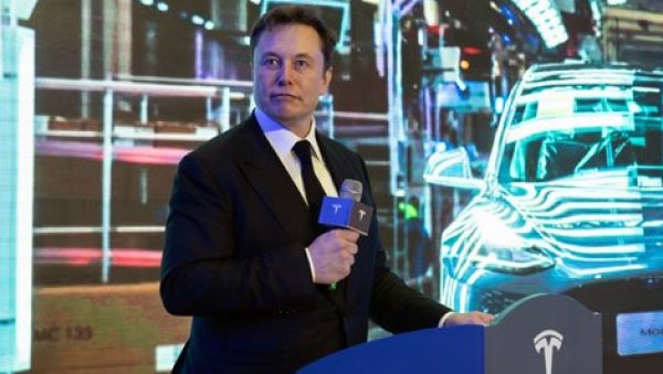 МАСКОВ АДУТ ПРОТИВ КИНЕЗА: Тесла намерава да направи нова јефтинија електрична возила средином 2025. године