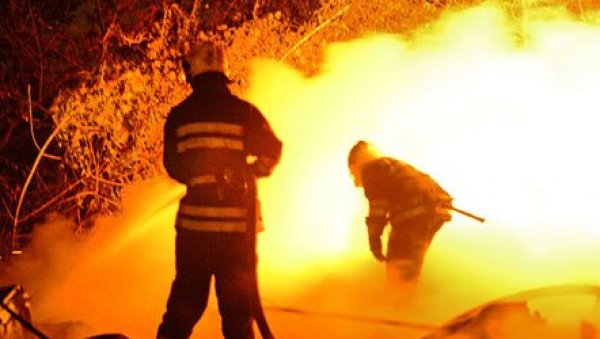 ШТЕТА НАЈМАЊЕ МИЛИОН ЕВРА: Велики пожар код Приштине, изгорела фабрика!