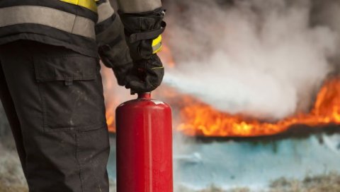 ПЛАМЕН ПРОГУТАО ЧОВЕКА (67): Трагедија у Бору - пожар у кући плануо око поноћи