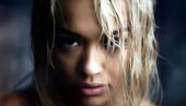 FANOVIMA NEŠTO NIJE JASNO: Rita Ora negroidna, a roditelji belci, kakav fenomen - optužbe sa društvenih mreža