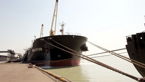 СПРЕЧЕН ШВЕРЦ НАФТЕ: Иранска револуционарна гарда запленила комерцијални танкер у Оманском заливу