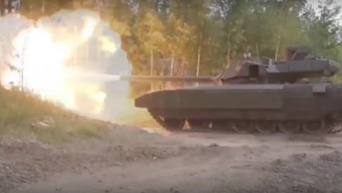 Т-14 АРМАТА НА ФРОНТУ У УКРАЈИНИ? Најновији руски тенк наводно се не налази на првим линијама али отвара ватру по циљевима