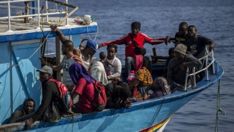 ЈОШ ЈЕДНА ТРАГЕДИЈА НА ОБАЛАМА ЛИБИЈЕ: Удавило се 15 миграната, на гуменом чамцу било 110 људи