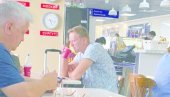 LEŽAO JE NA PODU I VRIŠTAO: Očevidac opisuje šta se dešavalo u avionu u kojem se nalazio Aleksej Navaljni (VIDEO)