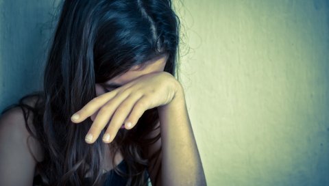 ХОРОР У АЛЕКСИНЦУ: Мајка подводила ћерку (13), ухапшена четворица клијената - девојчица сама пријавила злостављање!