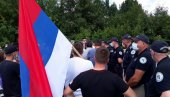 PRIVEDEN ZBOG SRPSKE TROBOJKE! Novi skandal u Crnoj Gori, državljanin Srbije zaustavljen na granici - u pritvoru već satima