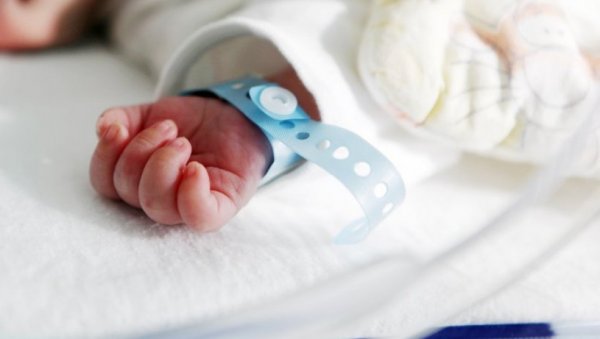 КОРОНА НЕ ПРЕСТАЈЕ ДА ИЗНЕНАЂУЈЕ: Код бебе старе пет дана која се родила заражена откривена мутација вируса