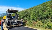 GRAD BLIŽI PET KILOMETARA: Opština Berane unapređuje ruralnu infrastrukturu -  u toku asfaltiranje puta u MZ Zagorje