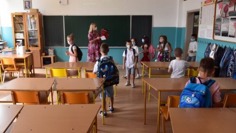 РАСТЕ БРОЈ ДЕЦЕ ЗАРАЖЕНЕ КОРОНОМ: За седам дана вирус откривен код још 50 ученика у Републици Српској