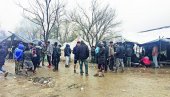 POSLE NOĆI PROVEDENE NA OTVORENOM: Više od 500 migranata će biti smešteno u vojne šatore u kampu Lipa
