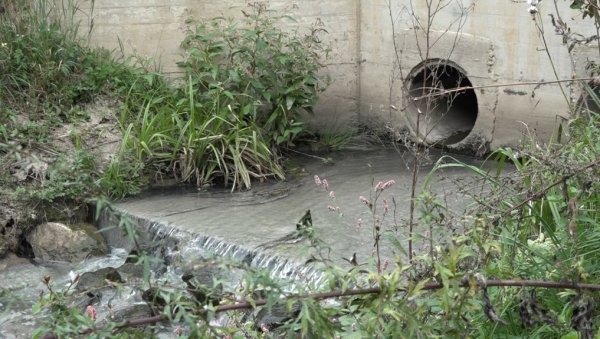 МЈЕДАНИЧКИ ПОТОК - ЗАГАЂИВАЧ: Река Ћехотина и даље угрожена отпадом из Рудника олова и цинка Шупља стена