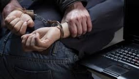 У СТАНУ ПРОНАЂЕНА МАРИХУАНА: Полиција ухапсила Апатинца (35)