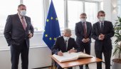 STATUS KANDIDATA SLEDEĆE GODINE? Članovi Predsedništva BiH u zajedničkoj poseti sedištu Evropske unije u Briselu