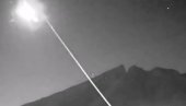 ZELENA VATRENA KUGLA UPLAŠILA STANOVNIŠTVO: Noć se pretvorila u dan, meteor izazvao lavinu teorija zavere (VIDEO) (FOTO)