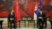 ПОСЕБАН ПОКЛОН ЗА ГОСТА: Ево шта је председник Србије поклонио кинеском званичнику  (ФОТО)