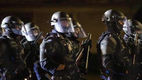 AMERIČKA POLICIJA HAPSI DEMONSTRANTE: Privedeno čak 200 ljudi na novom protestu