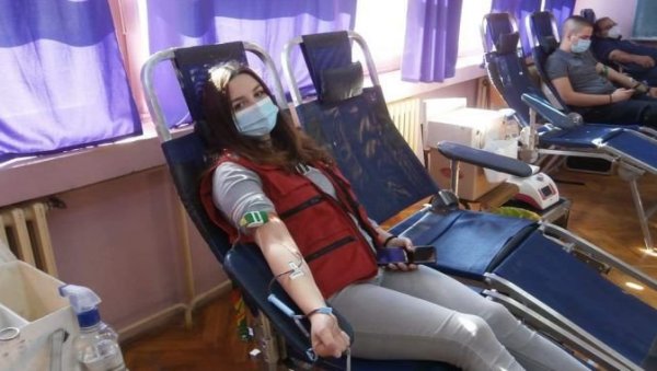 ПРВА АКЦИЈА У БЕЛОЈ ЦКРВИ: Крв добровољно дало 78 грађана, међу њима много младих