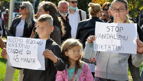 ХОЋЕМО ДА РАДИМО: Протест угоститеља, туристичких радника и родитеља ученика у Бијељини
