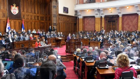 POGLEDAJTE: Ministri položili zakletvu i u Skupštini Srbije izgovorili ove reči (VIDEO)