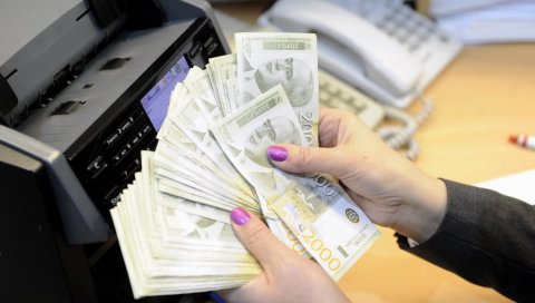 ЗА ЗДРАВСТВЕНЕ РАДНИКЕ 5 ОДСТО Вучић најавио: Ново повећање плата од 1. јануара