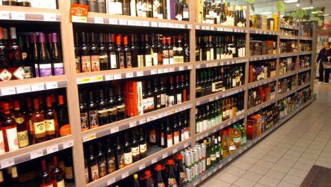 ПРИВРЕДНИЦИ ТРАЖЕ ИЗМЕНЕ ПРАВИЛА ЗА НАБАВКУ ПИЋА ПО ПОВЛАШЋЕНОЈ ЦЕНИ: Ограничење за увознике вина