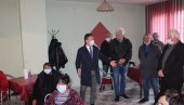 PONOSNI NA SEDE GLAVE: Opština Ugljevik podelila najugroženijim penzionerima po 100 km
