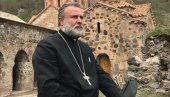 TUGA ZA HRIŠĆANE: Sveštenik koji je oružjem branio manastir u Karabahu – sad mora da ga napusti