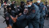 HAOS U JEREVANU, NAROD TRAŽI OSTAVKU PAŠINJANA: Blokirane ulice, policija hapsi demonstrante (VIDEO)