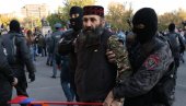 JERMENI NE PRIZNAJU PORAZ: Uhapšeno više od 60 ljudi u Jerevanu, imaju samo jedan zahtev (FOTO)