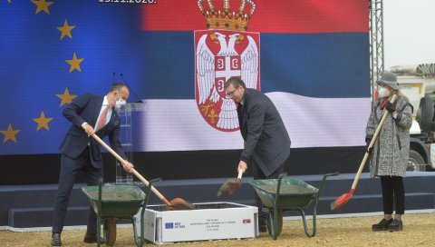 ВУЧИЋ У БАТАЈНИЦИ Председник: Интермодални терминал много ће значити Србији (ВИДЕО)