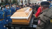 POGLEDAJTE TRENUTAK KADA ODVOZE PATRIJARHA: Irinejevo telo iz Saborne crkve iznela Garda Vojske Srbije (FOTO/VIDEO)