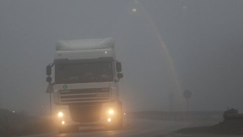 УПОЗОРЕЊЕ ПУТЕВА СРБИЈЕ: Возачи опрез због одрона, а на овим деоницама је присутна магла