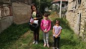 ŽIVE U MEMLI: Tri devojčice Milena (13), Maja (12) i Milica (9) stanuju kod bake i nadaju se novoj kući