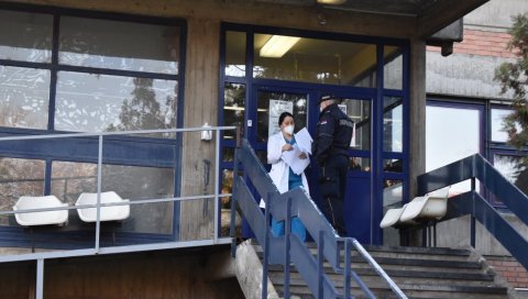 ЈОШ ЈЕДАН НАПАД НА МЕДИЦИНСКЕ РАДНИКЕ: Инцидент у ковид амбуланти у Кикинди, жена насрнула на медицинску сестру (ФОТО)