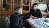 „PRIČALA JE BEZ STRAHA, GLASNO“: Aleksandar je u Prištini ugledao baku Leposavu (87) i tada je počela njihova priča