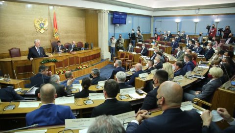 ИЗГЛАСАНА НОВА ВЛАДА: Кривокапић изабран за премијера, коначно промена власти у Црној Гори