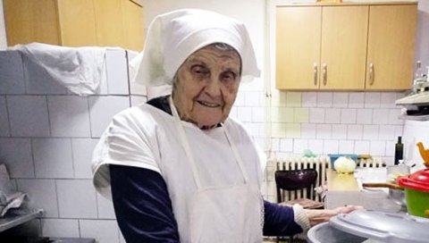 ПРИЧА О БАКА БУДИ ЋЕ ВАС ОДУШЕВИТИ: Она има 90 година и још ради у ресторану крај манастира
