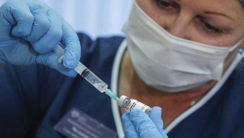 ЕВО КО ЋЕ ПРВИ ПРИМИТИ ВАКЦИНУ У СРБИЈИ: Ђерлек саопштио добре вести - У јануару стиже још 350.000 доза