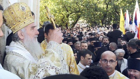 ДУХОВНИ ОТАЦ МЛАДИХ ВЛАДИКА: Ове речи је патријарх Иринеј упутио у Пећкој патријаршији 2011.