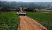 IZ BUDŽETA 3O MILIONA: Uređuju se atarski putevi na području opštine Knić