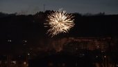 SLAVLJE NA ULICAMA PLJEVALJA: Vatromet zbog izbora nove vlade, gradom prolaze vozila okićena zastavama (FOTO)